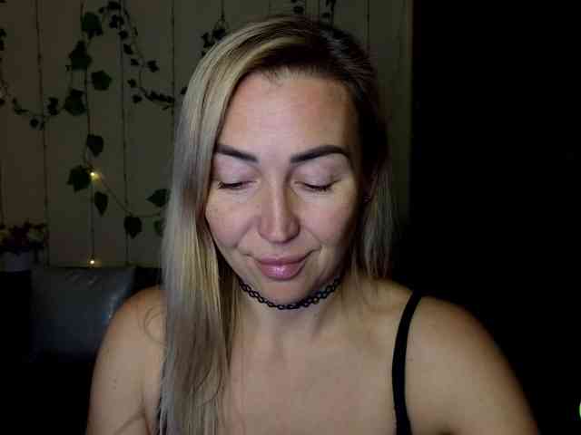 Jullyblondkiss webcam