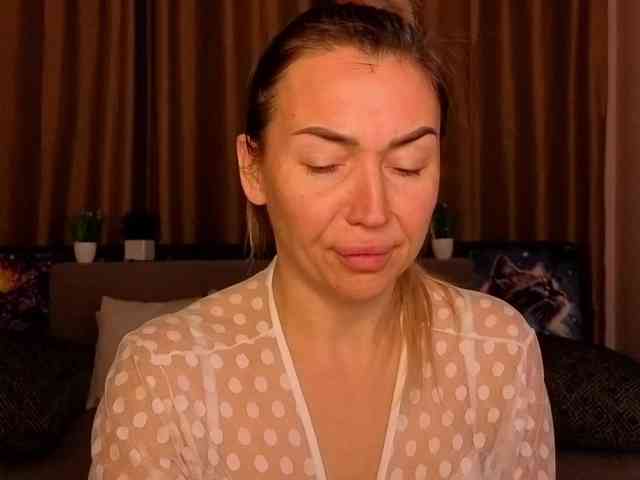 Jullyblondkiss webcam