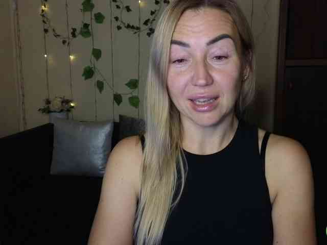 Jullyblondkiss's webcam live show
