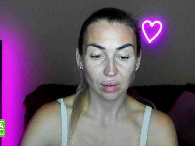 Jullyblondkiss webcam