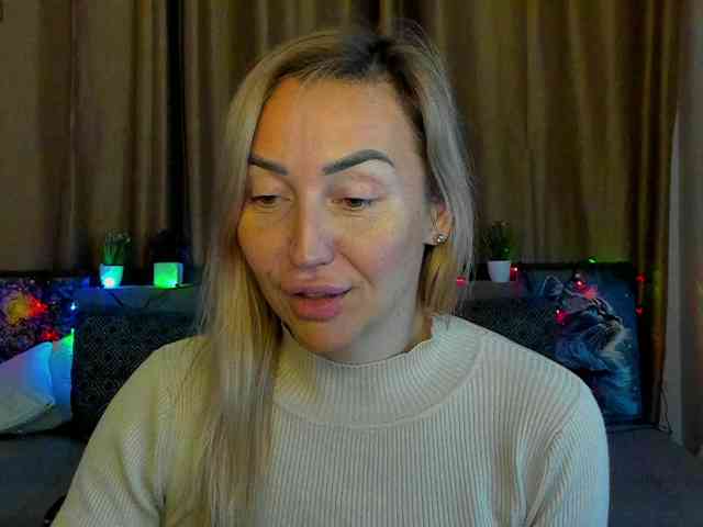 Jullyblondkiss webcam