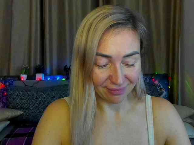 Jullyblondkiss webcam