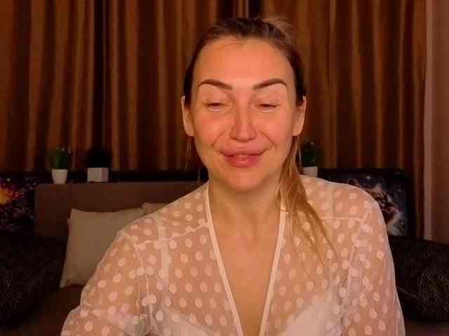 Jullyblondkiss webcam