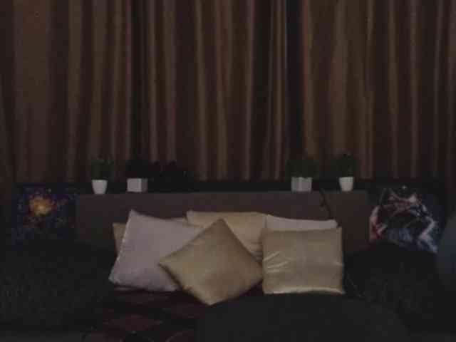 Jullyblondkiss webcam