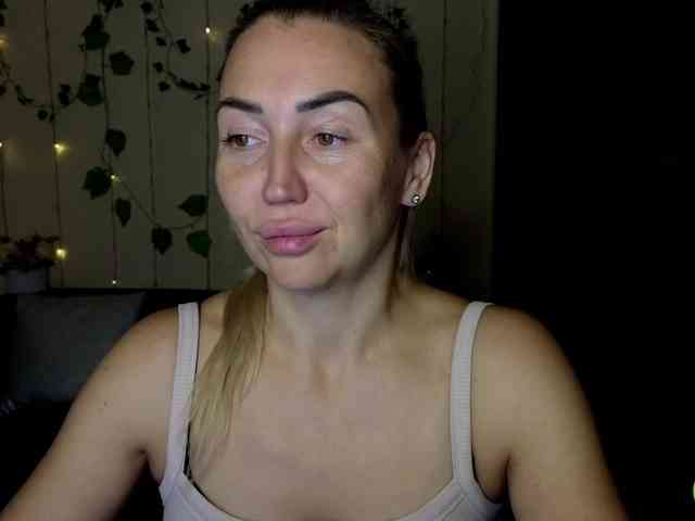 Jullyblondkiss webcam