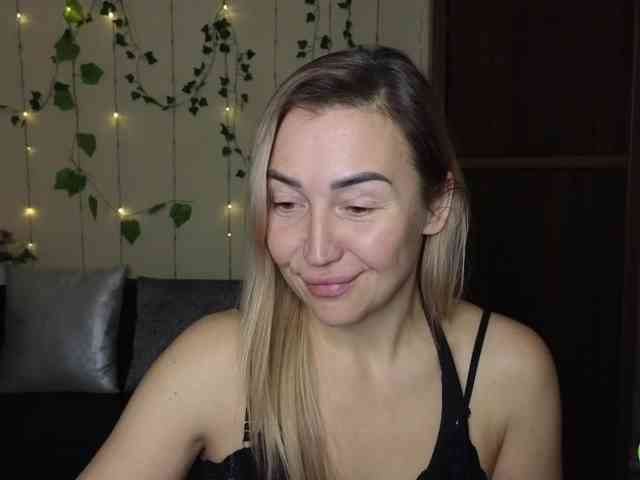 Jullyblondkiss webcam