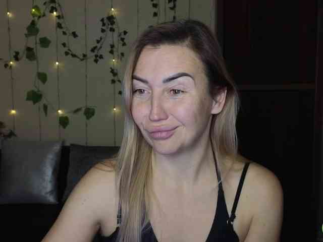 Jullyblondkiss webcam