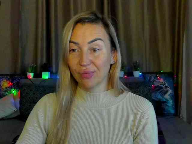 Jullyblondkiss webcam