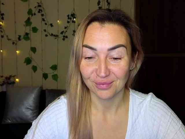 Jullyblondkiss webcam