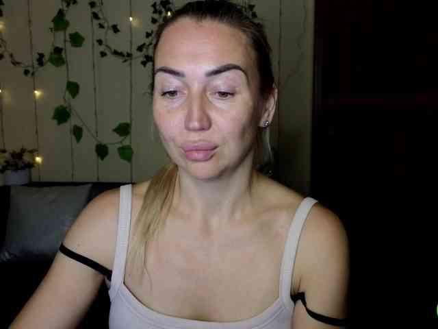 Jullyblondkiss webcam