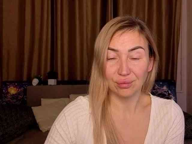 Jullyblondkiss webcam