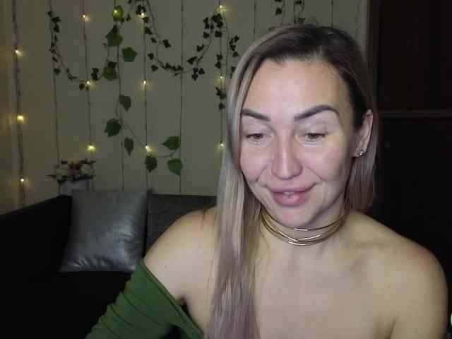 Jullyblondkiss webcam