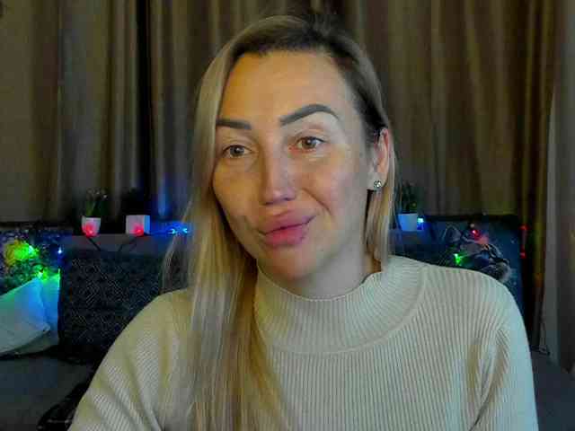 Jullyblondkiss webcam