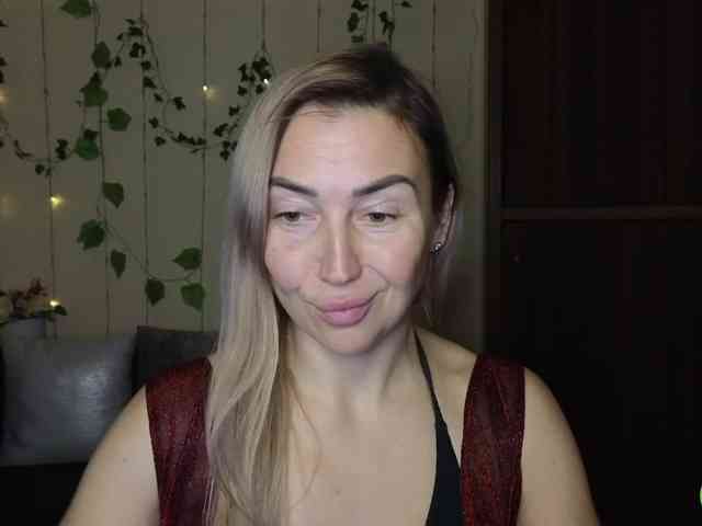 Jullyblondkiss webcam