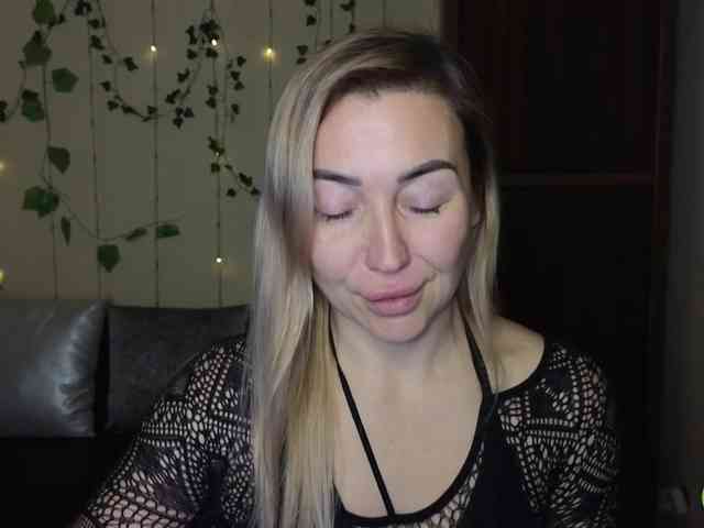 Jullyblondkiss webcam