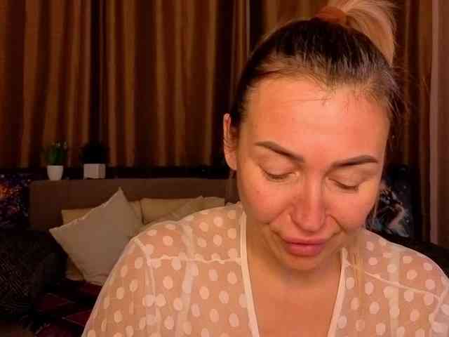 Jullyblondkiss webcam