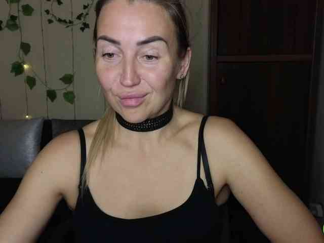 Jullyblondkiss webcam