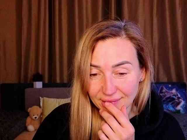 Jullyblondkiss webcam