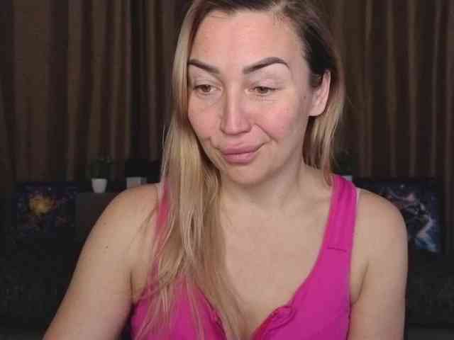 Jullyblondkiss webcam