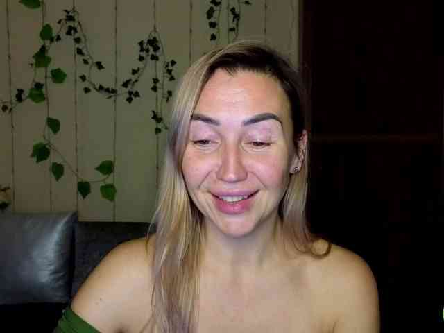 Jullyblondkiss webcam