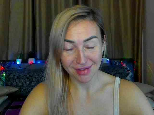 Jullyblondkiss webcam