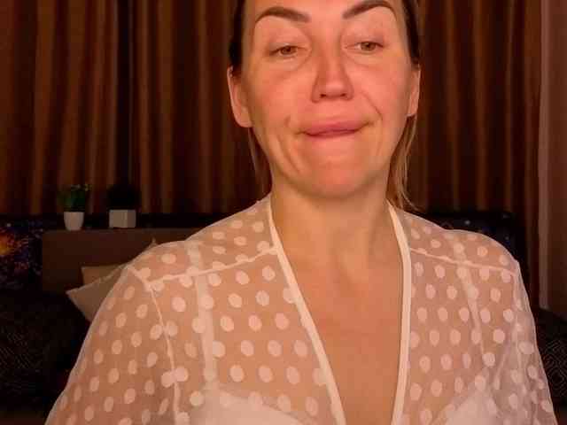 Jullyblondkiss webcam