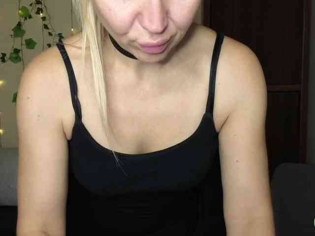 Jullyblondkiss webcam