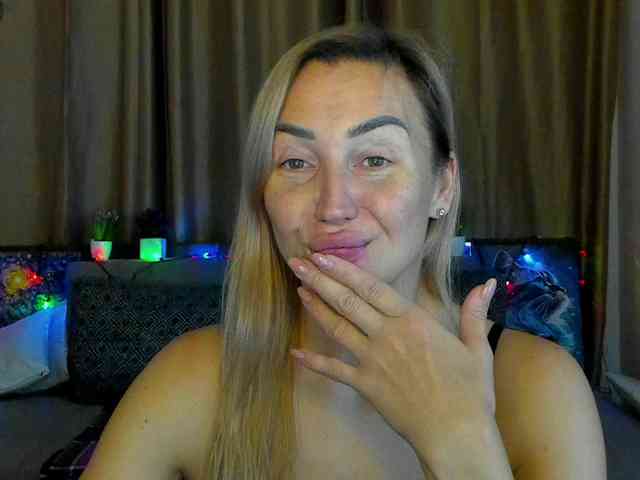 Jullyblondkiss webcam