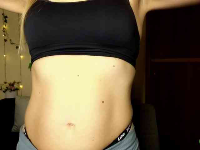 Jullyblondkiss webcam