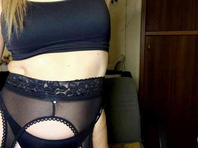 Jullyblondkiss webcam