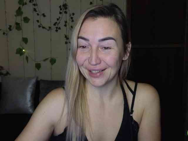 Jullyblondkiss webcam