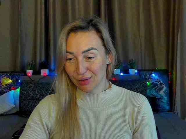 Jullyblondkiss webcam