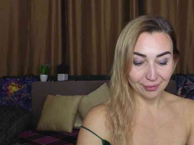 Jullyblondkiss webcam