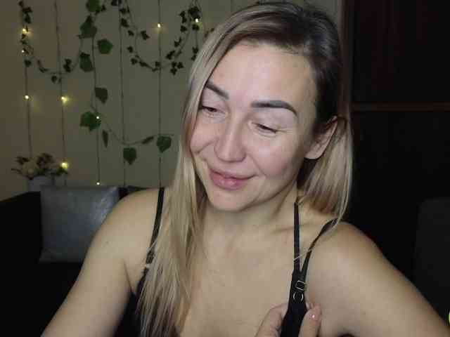 Jullyblondkiss webcam