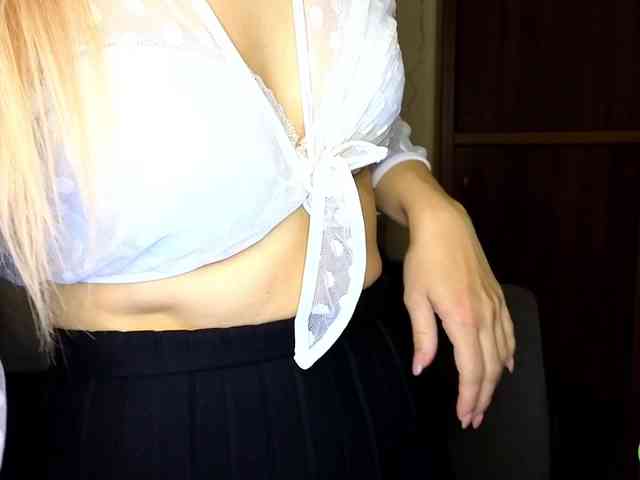 Jullyblondkiss webcam