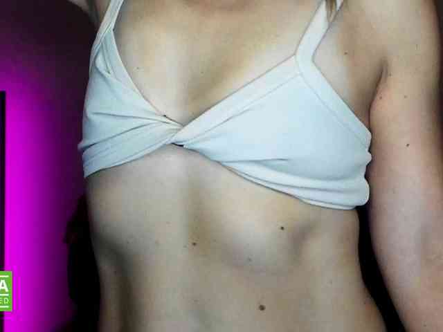 Jullyblondkiss webcam