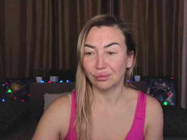 Jullyblondkiss webcam