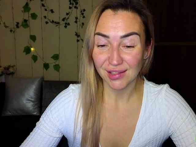 Jullyblondkiss webcam