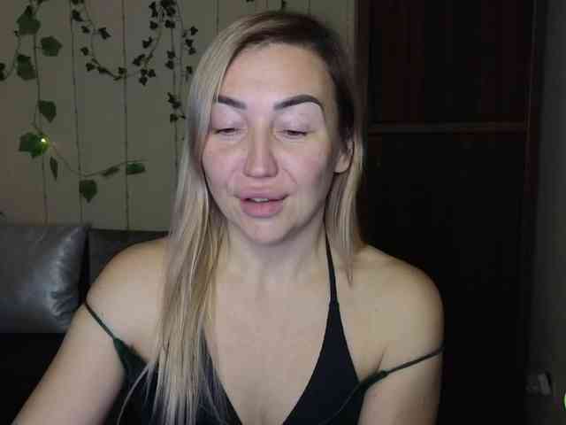 Jullyblondkiss webcam