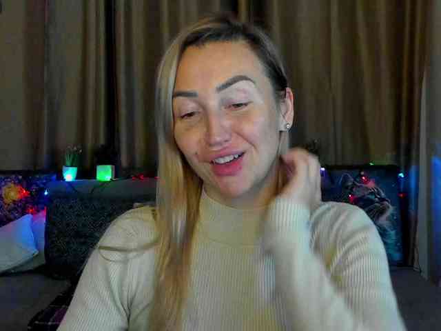 Jullyblondkiss webcam