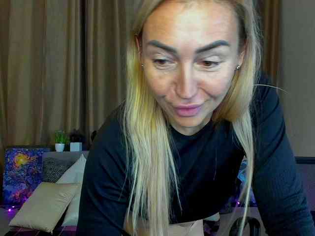 Jullyblondkiss webcam