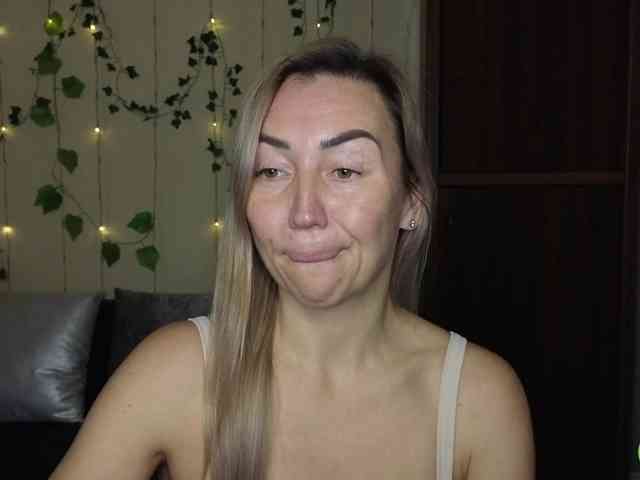 Jullyblondkiss webcam