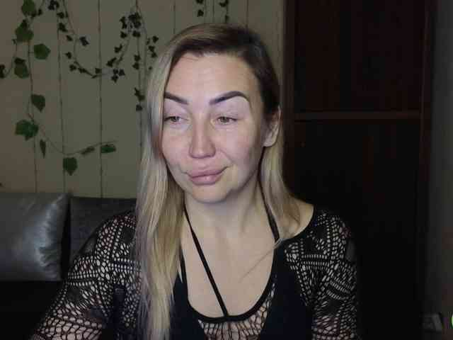 Jullyblondkiss webcam