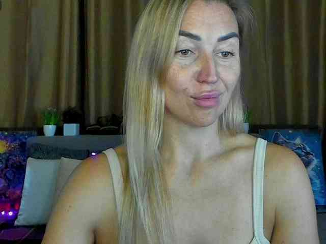 Jullyblondkiss webcam