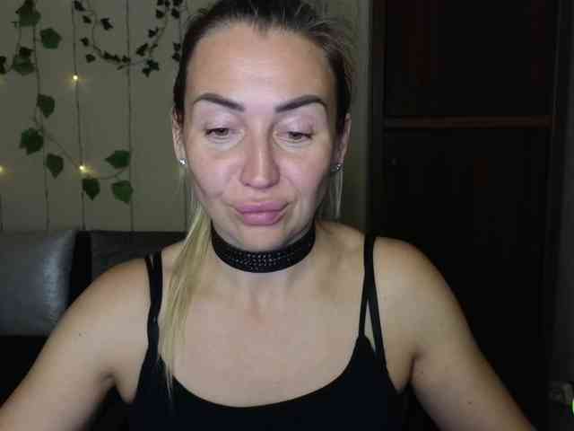 Jullyblondkiss webcam