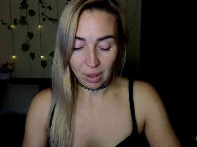 Jullyblondkiss webcam