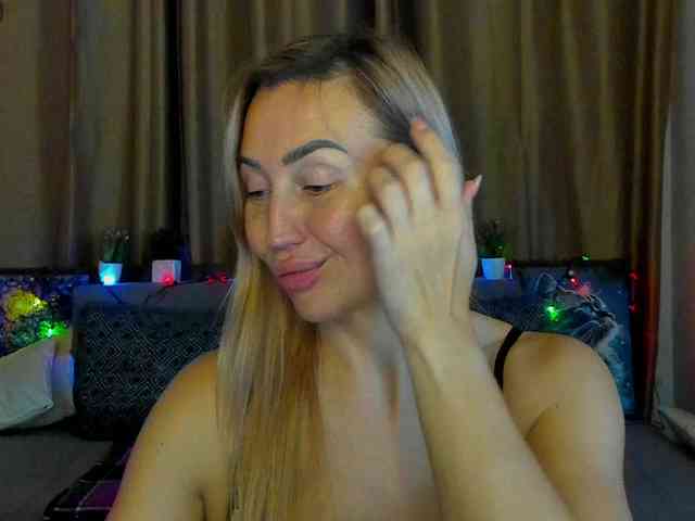 Jullyblondkiss webcam