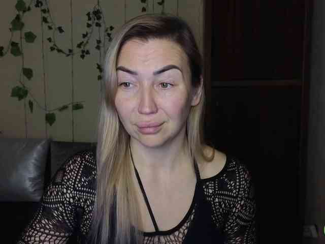 Jullyblondkiss webcam