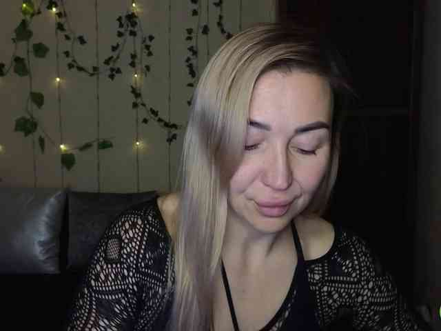 Jullyblondkiss webcam