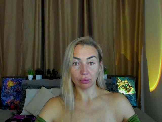 Jullyblondkiss webcam